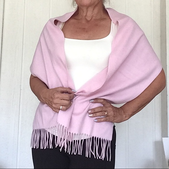 PINK CASHMERE FRINGED SCARF - Picture 2 of 6